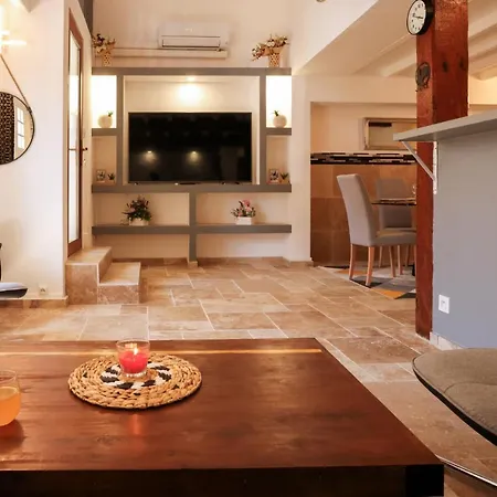 Les Amis De La Cite Holiday home